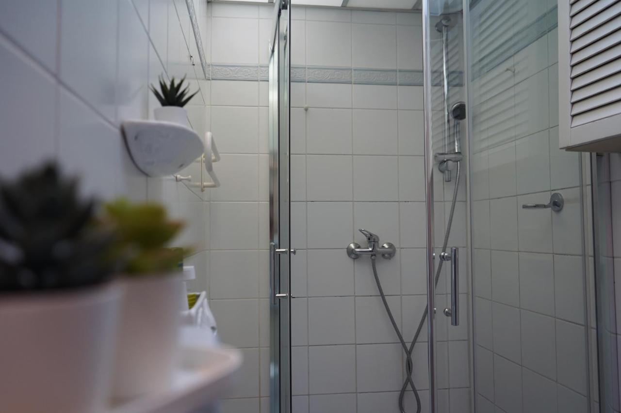 Unique: Geraeumig - Bhf-Nah - Parkplatz - Netflix Apartment Bremen Luaran gambar